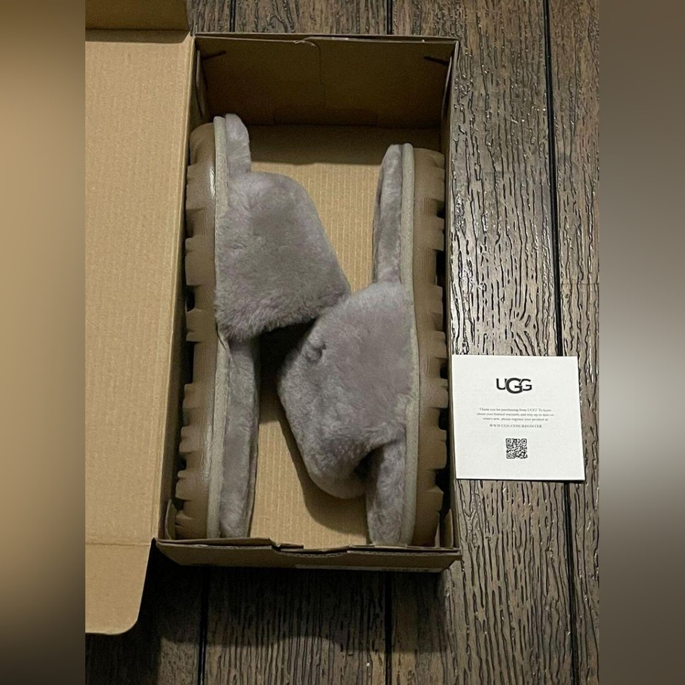 UGGS Cozette Womens Slipper. (Brand New in Box)